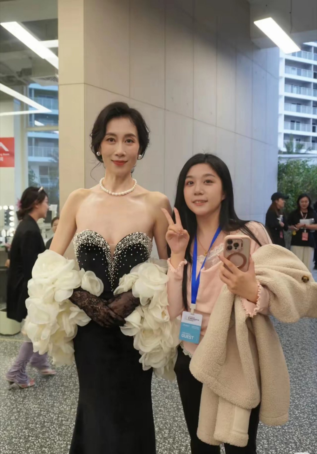 如果要选一种动物形容她的话，我觉得一定是高贵的孔雀！真的太有气质太美了吧！