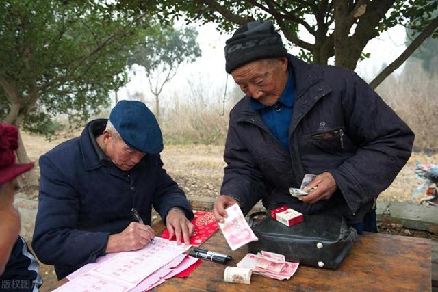 农民养老新曙光! 2025年后, 农村老人生活将大逆转!