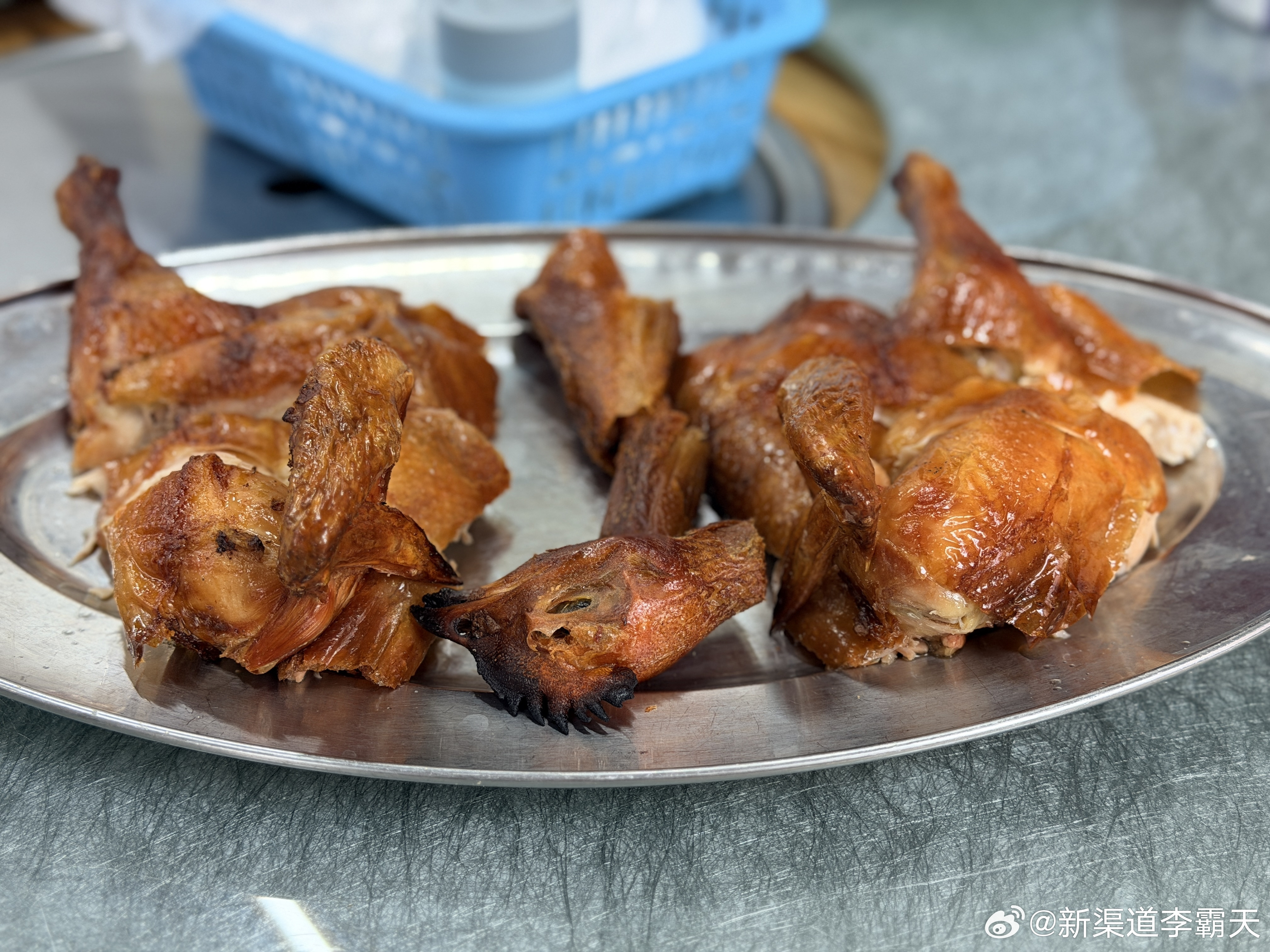 今天元宵节，我开着一辆还在保密期的车，带着我妈顺路去了南沙，打卡了朋友推荐的烧鸡