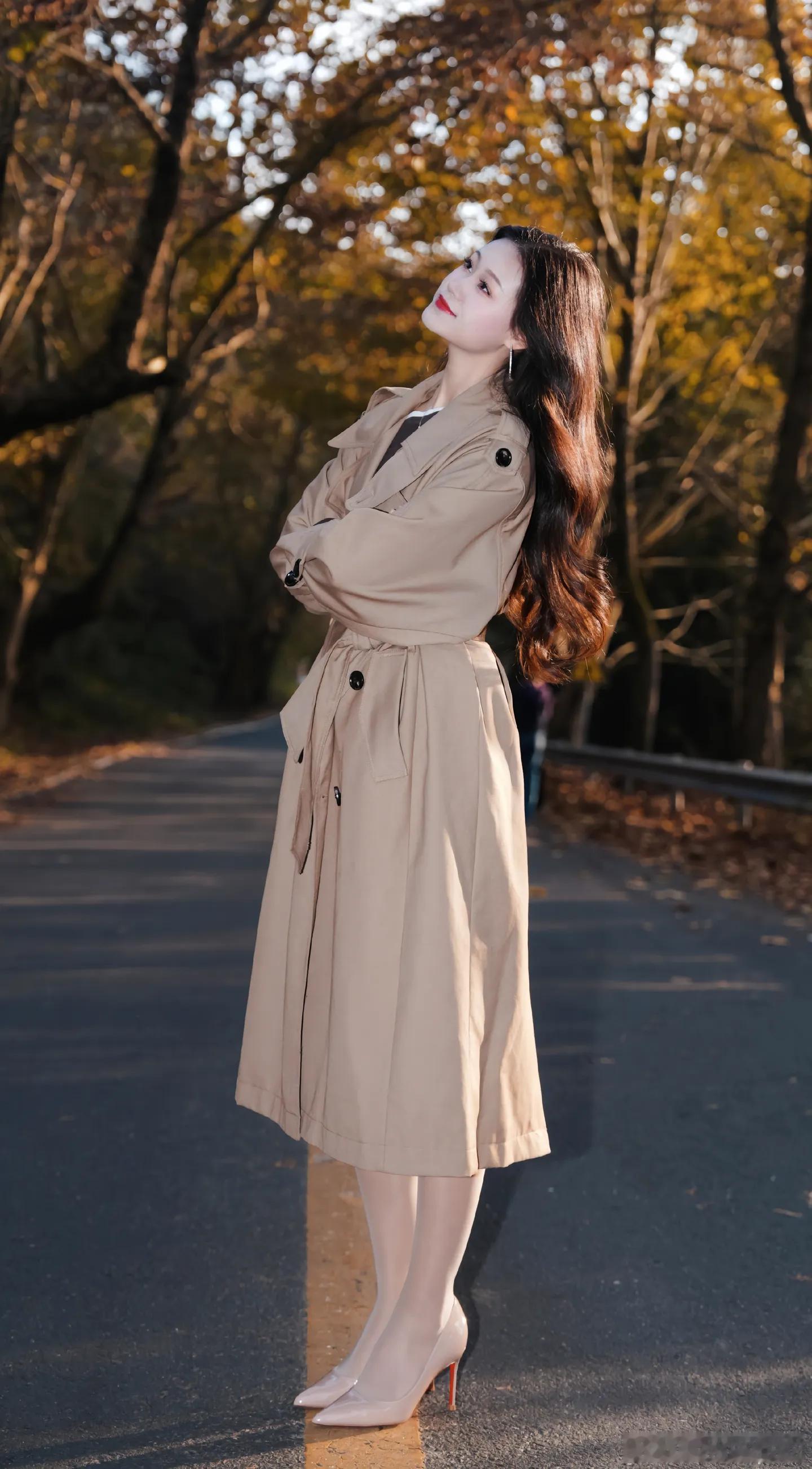 今日穿搭适合金秋的风衣美女精彩人像​​​