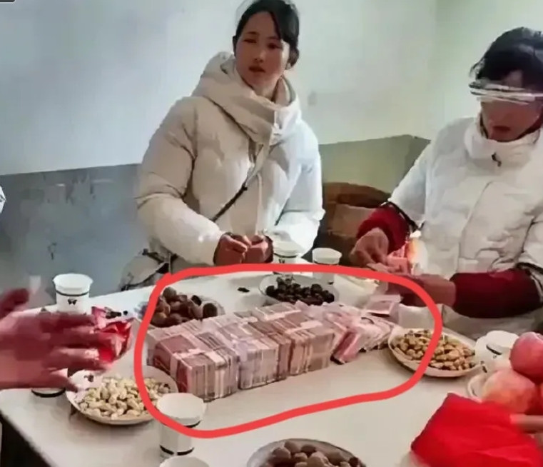 江西一对小情侣打算结婚。男方家里好不容易凑齐了女方要求的38.8万彩礼。可没想到