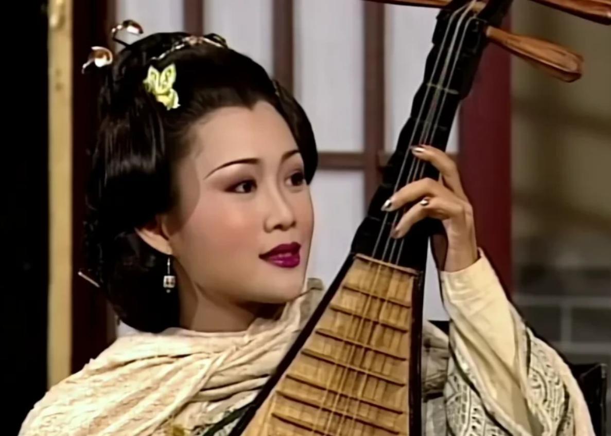 公元1642年，18岁的陈圆圆，被迫成为了崇祯皇帝的女人，可是崇祯皇帝不要她，但