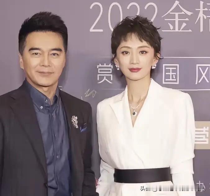 何晴的讣告刷遍全网那天，我才把许亚军的履历翻了个遍。原来他结了四次婚，真不是多情