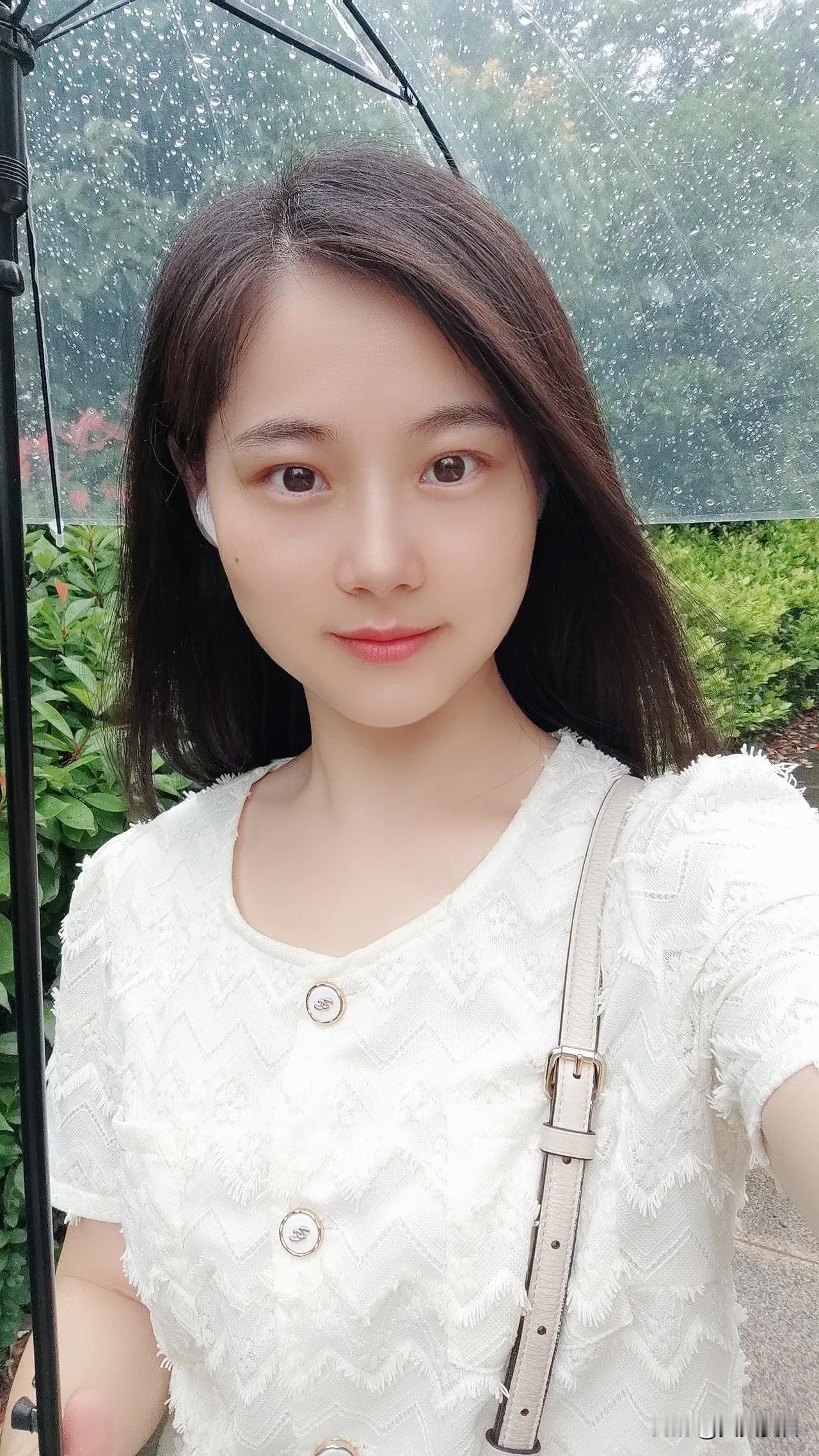 定个新目标，以后要在苏州买套带200平的院子，种瓜果蔬菜和果树[呲牙笑]