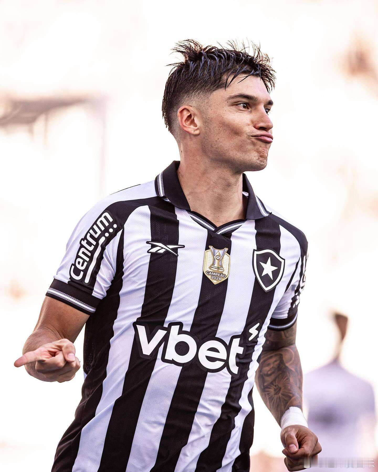 国际米兰旧将、歪嘴战神科雷亚本轮梅开二度再次上演霸气庆祝,在前20场比赛进球助攻