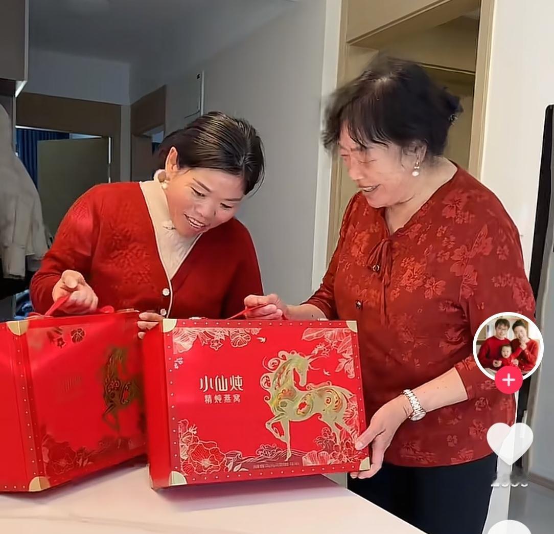 你以为网红拍拍视频就月入百万？镜头后面，一家老小都在“演戏”。北漂的玉米粒，