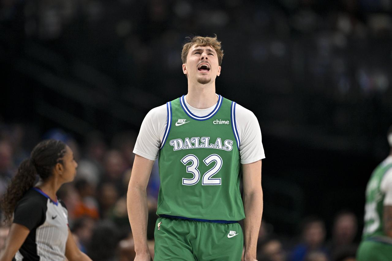 最佳新秀稳了！弗拉格狂砍51分比肩乔丹！弗拉格虽然是选秀状元，但是本赛季的最