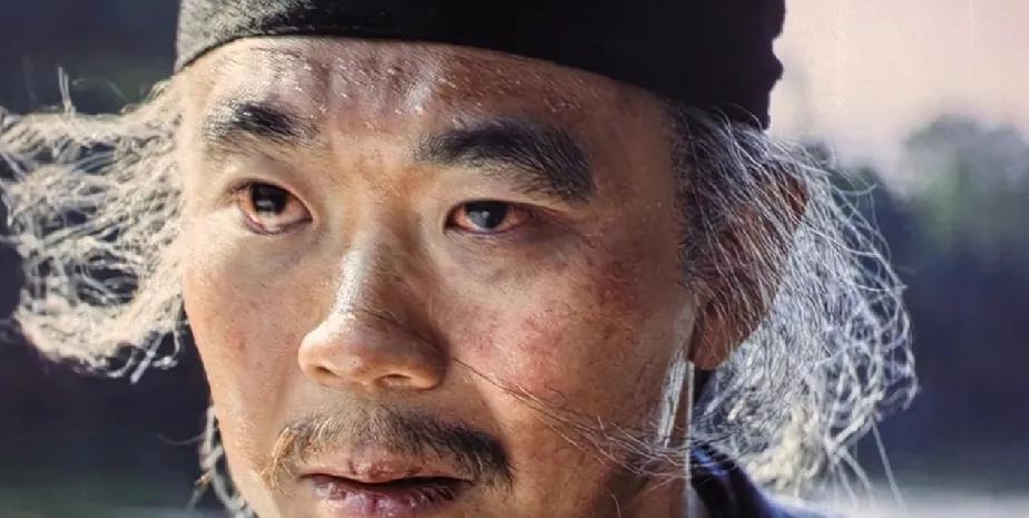 这才是大鹏的演技，妆造是出不来这种效果的！有些明星靠化妆试图以颠覆的形象来证