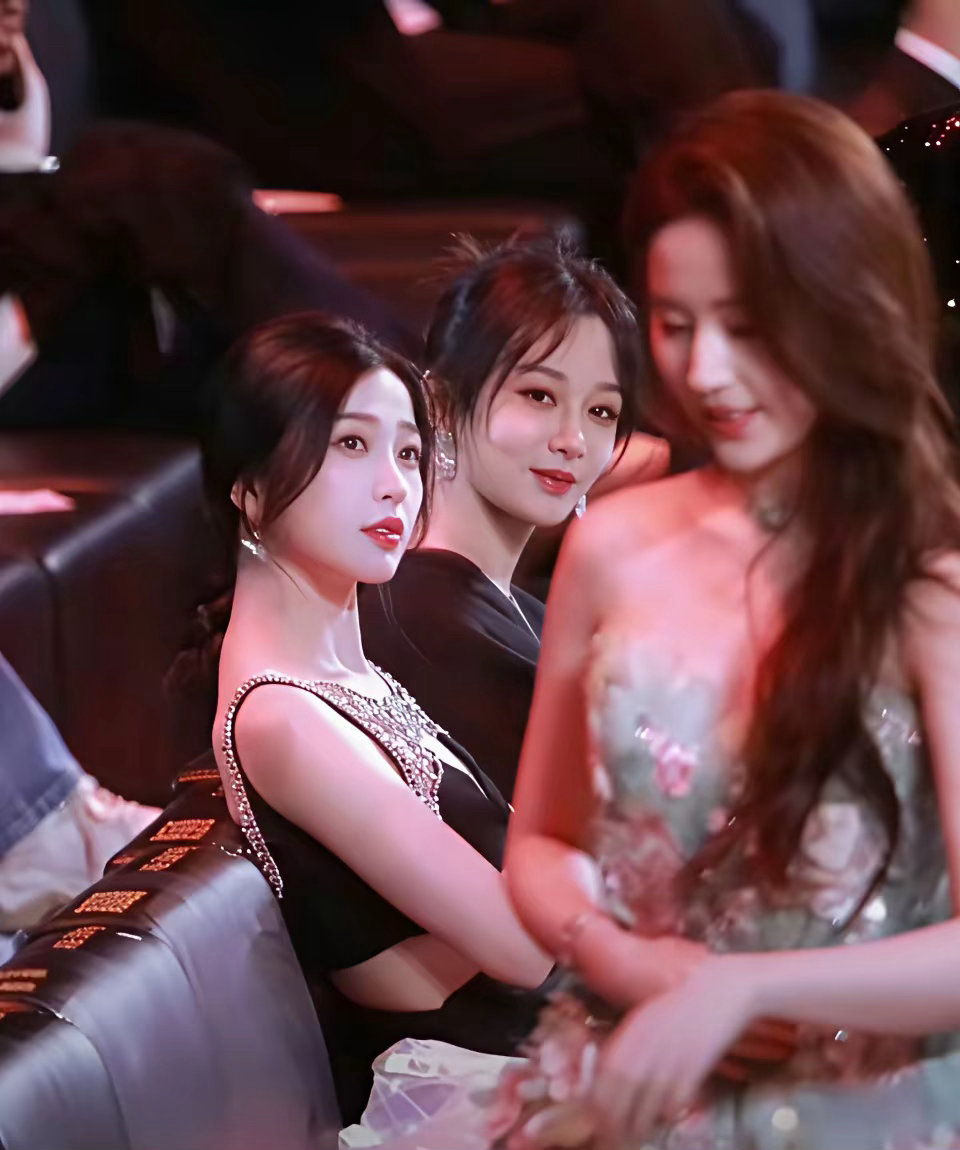 欣赏和凝视真的太好区分了......