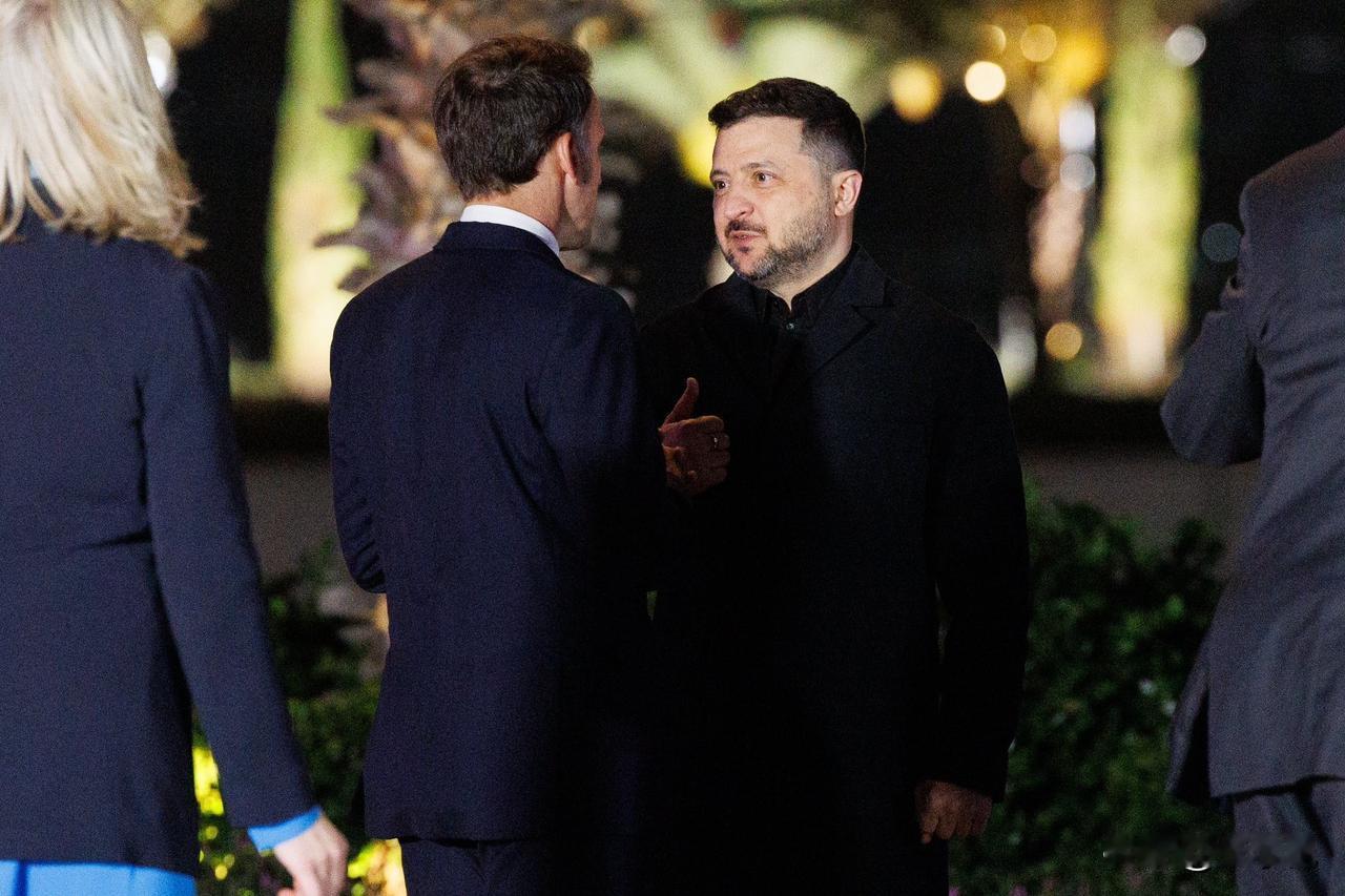 法国总统马克龙今天发文说：“在塞浦路斯欧盟非正式理事会会议间隙，我再次会晤了乌克