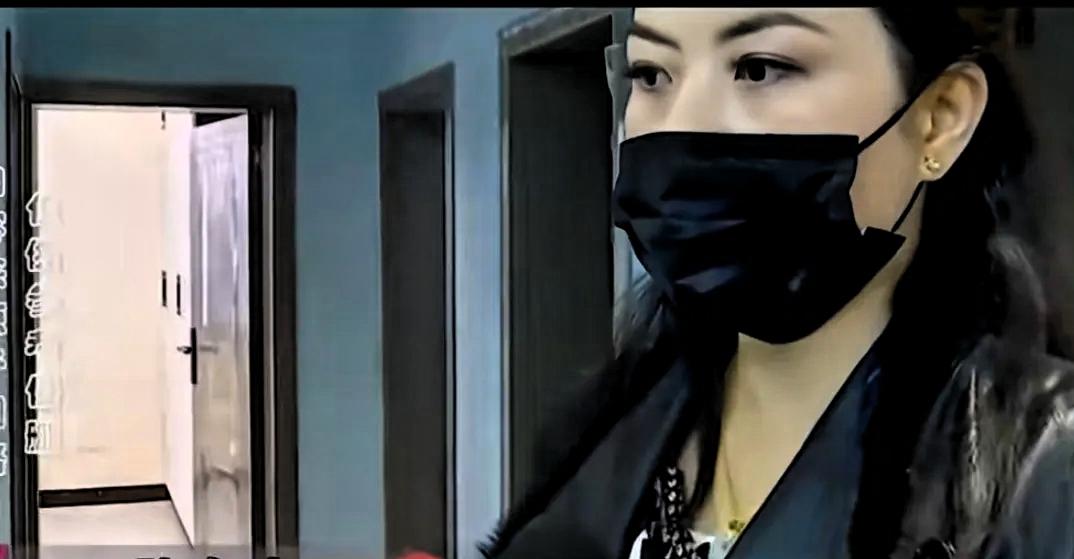 女子找了两个装修师傅给自己家干活，谈好2000元的工钱。完工之后，女子认为施工