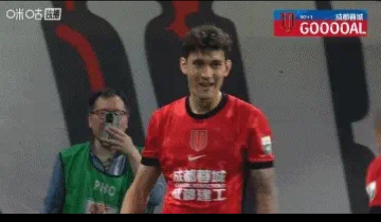 拜合拉木单刀破门！4：0！这个小伙子真招人喜欢！拼劲十足！现在不只身体好，技术