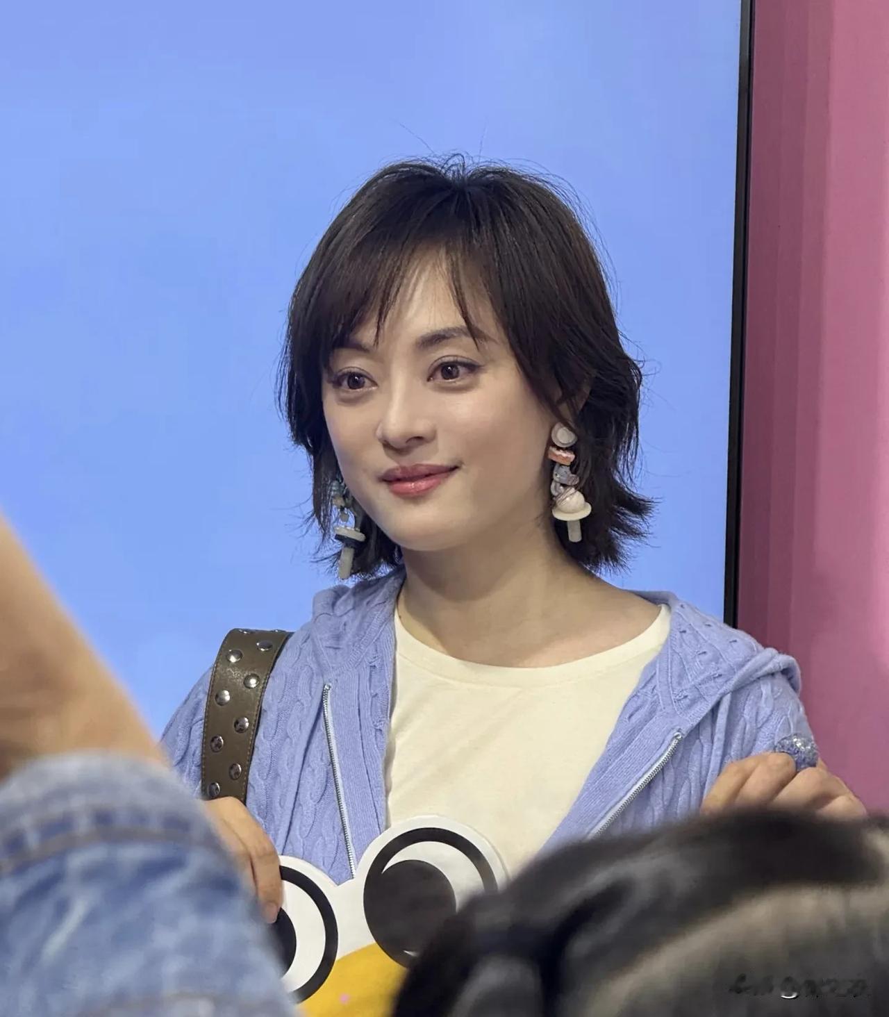 不得不说，孙俪真的是一个很耐看的女明星，而且她很踏实，很顾家。所以邓超娶到她