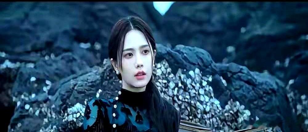 韩栋一出场，陈伟霆的佛爷瞬间就不香了。南派三叔新剧《南部档案》里，韩栋演的张启
