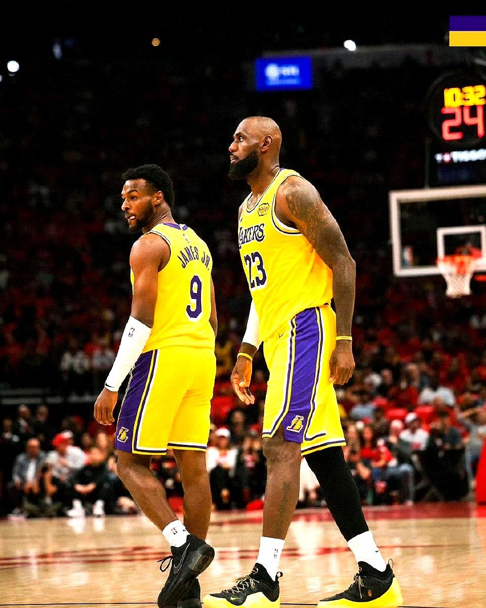 艾顿全场只拿2分，真的有点说不过去了。湖人客场打火箭，加时赛112比10