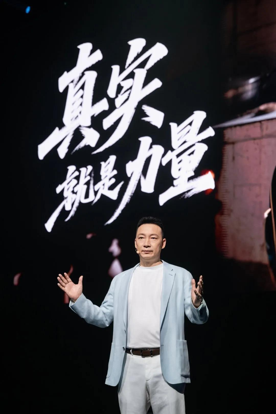 5月28日，荣耀CEO李健在荣耀400新品发布会首秀，宣布了荣耀发展三部曲：回