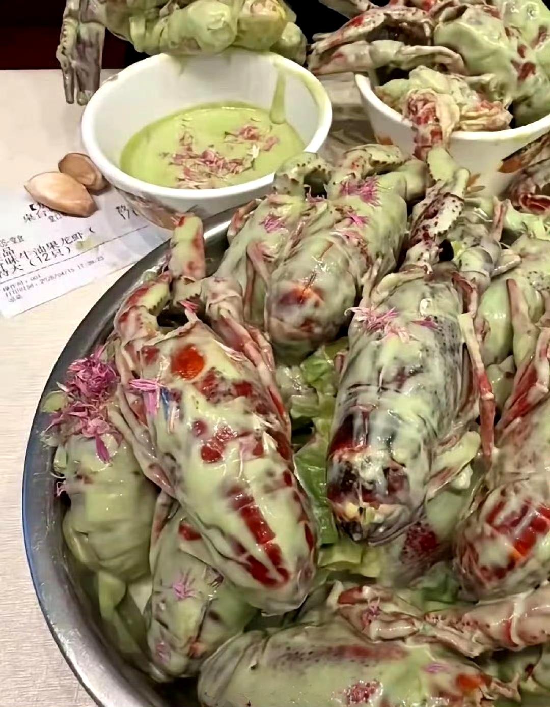 一个敢做，一个敢吃，真是太牛了。