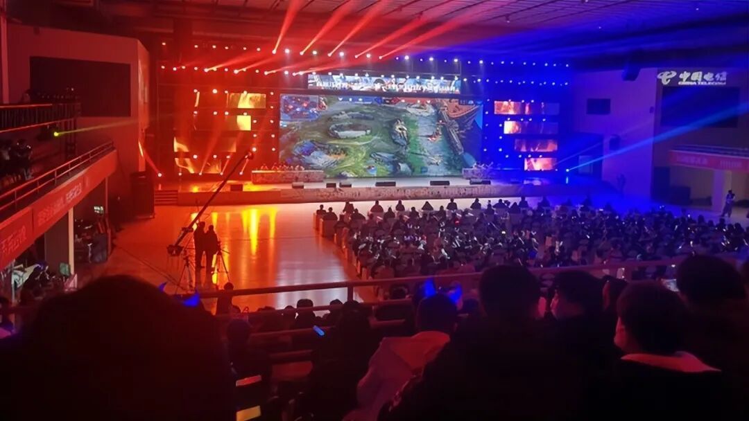 今天没比赛，给兄弟们唠嗑一会儿，败者组最重磅的一场对决马上就要来了：常规赛第一的