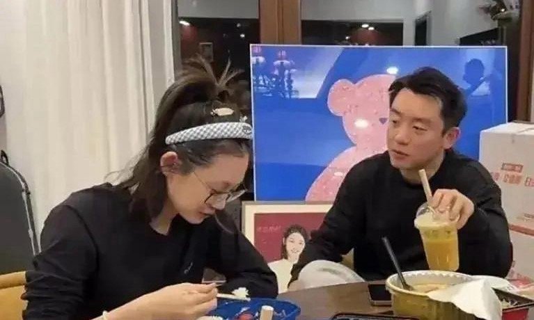 郑恺用自己的亲生经历告诉大家，千万别学他他这次停掉苗苗的附属卡，很大的可能是受不