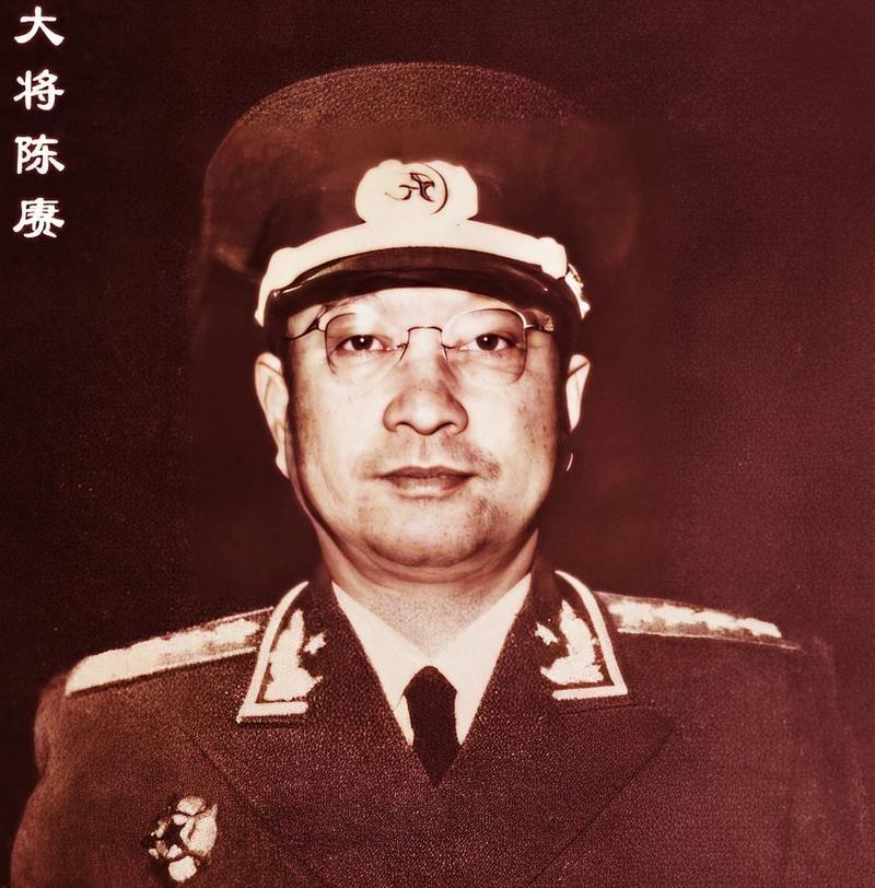 1955年，陈赓参加完授衔仪式回家。儿子赶忙问：“爸爸你这么厉害，被授予什么将？