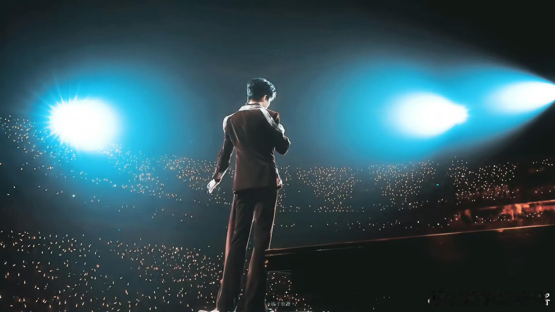 天啊。。真是如艺术品与油画一般顶刘的人生如这张图片一样，始终在舞台中心👏👏