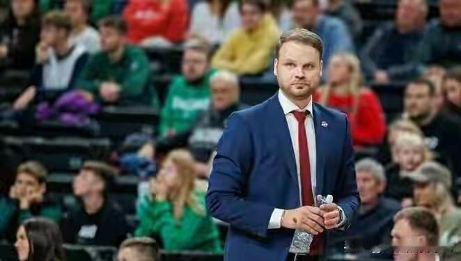 换帅？补强？山西突然签约外籍助教！山西汾酒男篮突然官宣，球队已经签约了立陶宛国