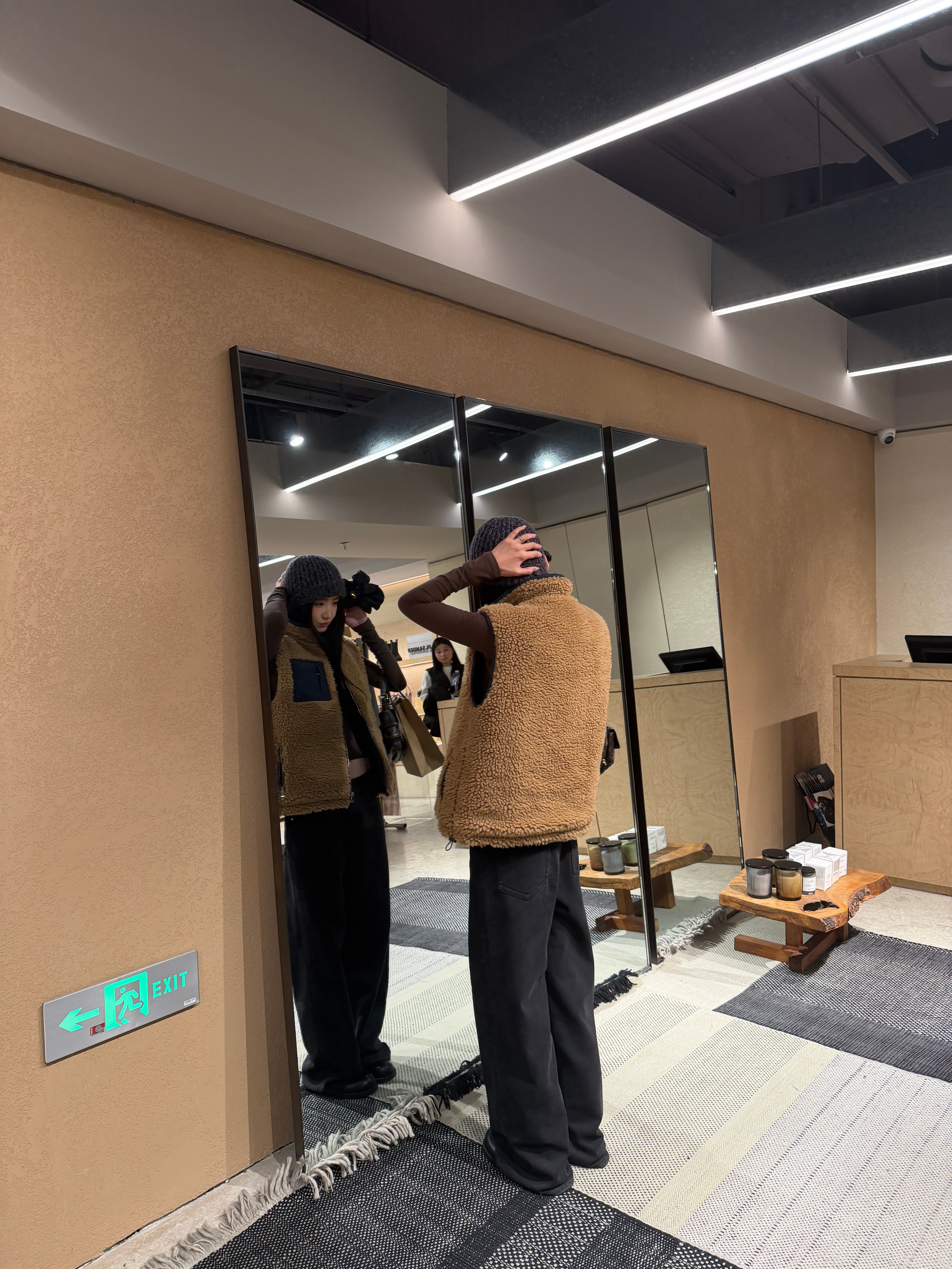 太可爱啦等我zb时候穿其他搭配最近我一直在穿这个马甲毛茸茸的摸起来很舒服特