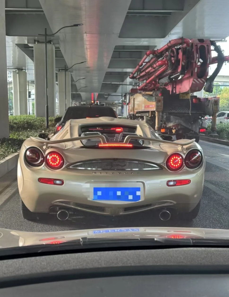 这什么车？没见过，像蛇一样​​​