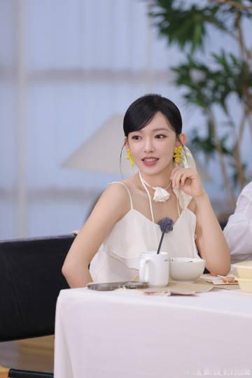程潇问陈梦，你赞同结婚后和老公AA制吗？陈梦表示，那也得让我先结婚，才能感受这些