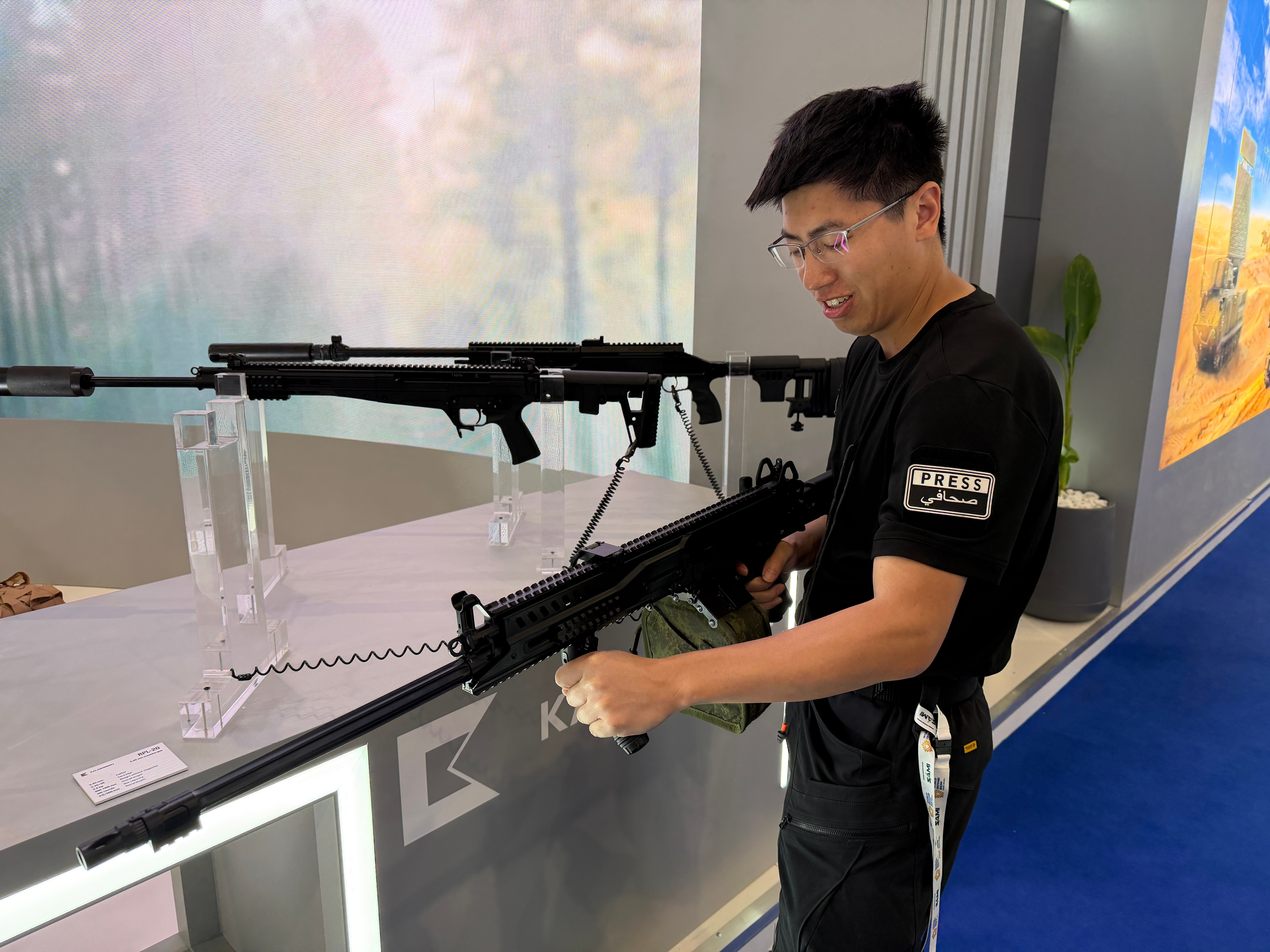 多用途摄影师，600定和机枪兼容