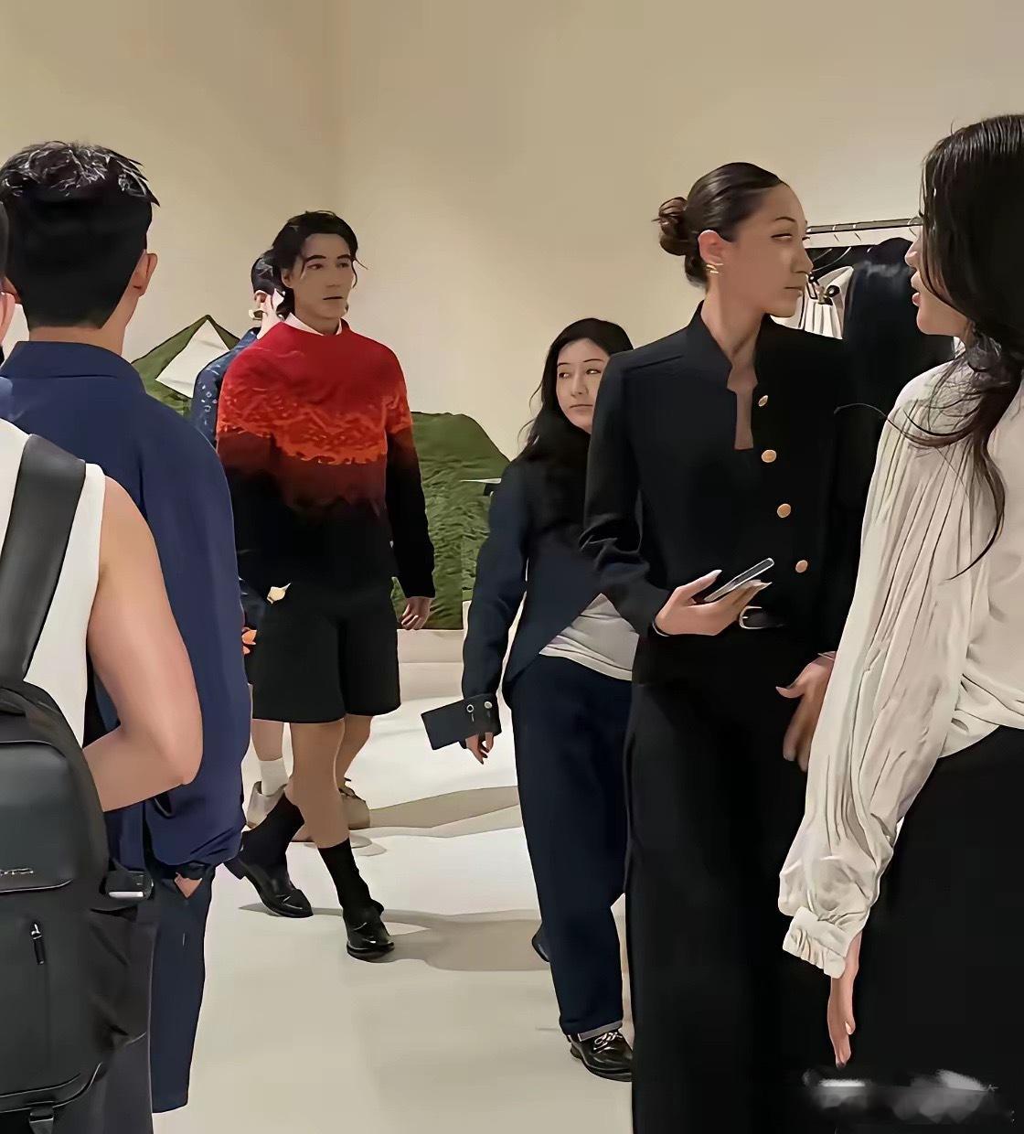 LV上海大秀，据说代言人都去了，但是所有顶流明星完美低调、0路透0热度，只有此沙