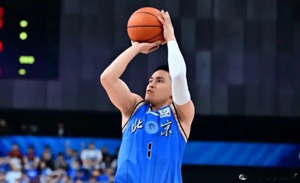 北京险胜宁波！2人该夸1人不合格！今天北京总算没有拉胯，哪怕缺少周琦和赵睿，他们