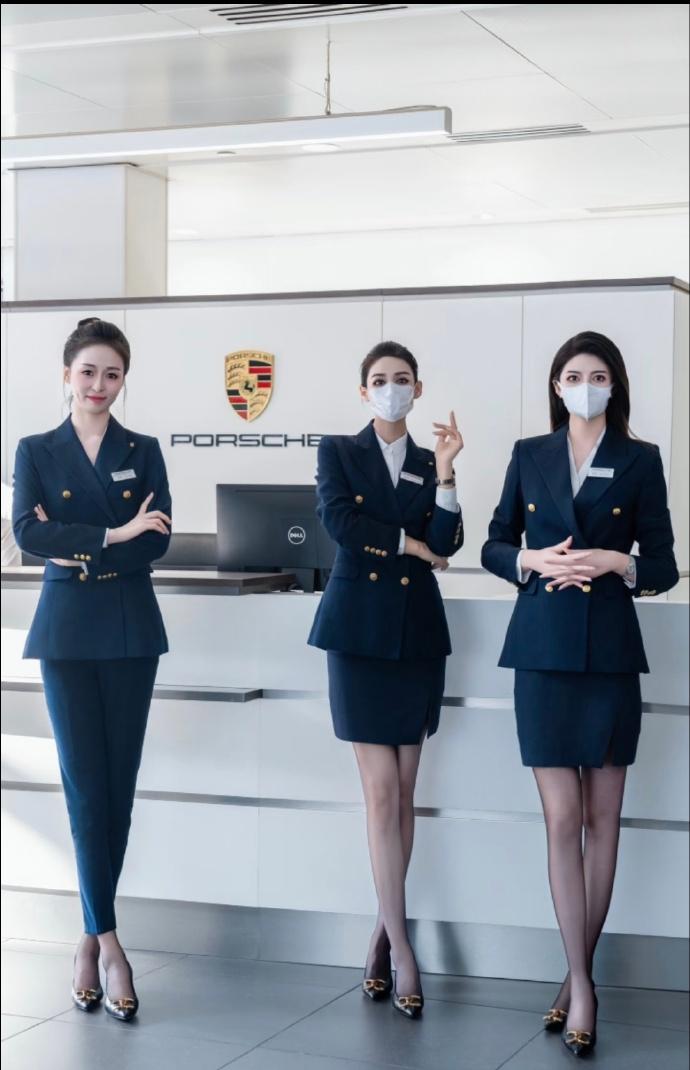 这保时捷三姐妹去卖尊界了嘛刷到几张图，看样子像跳槽了