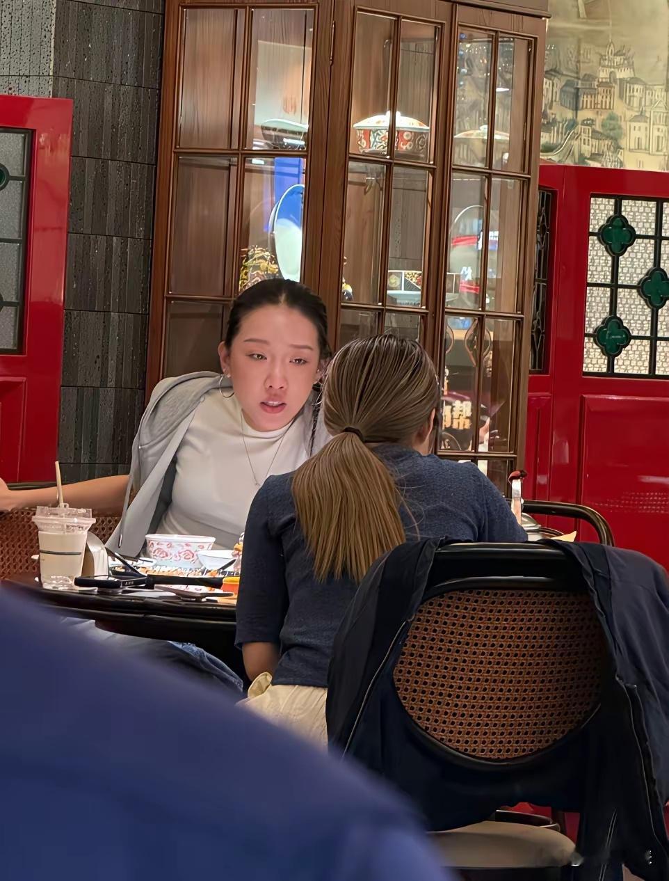 崔家对优优最真心的，可能就是这位还没过门的嫂子了吧！翻了一圈崔家这些视频，越看越