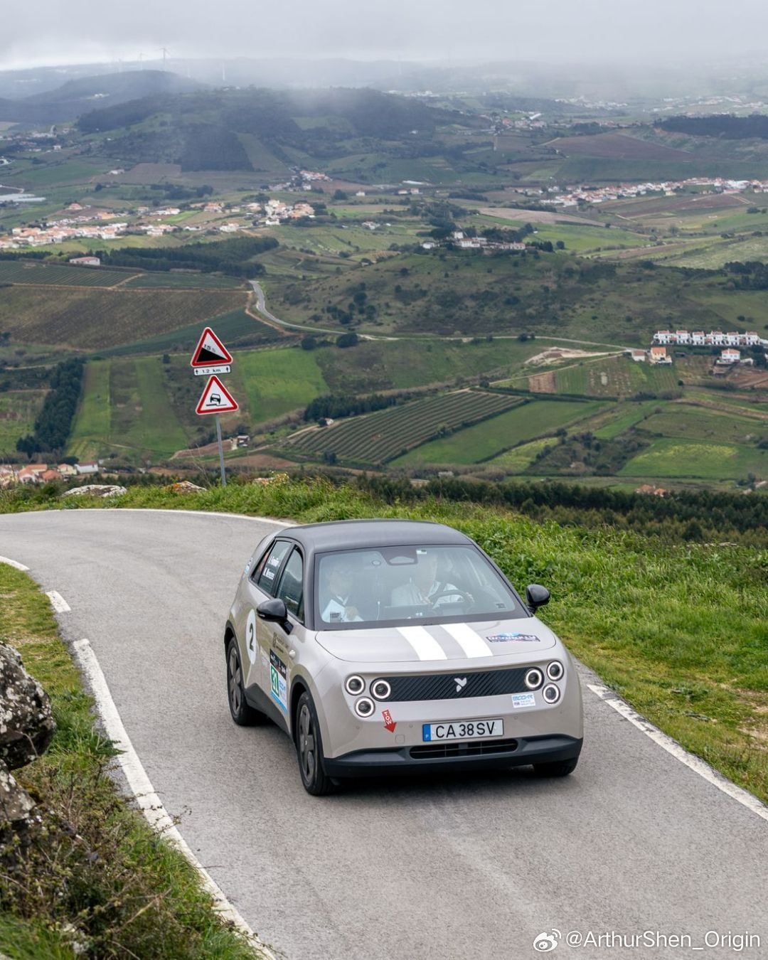 蔚来欧洲蔚来ET5和firefly萤火虫最近在葡萄牙参加了一场拉力赛。蔚来