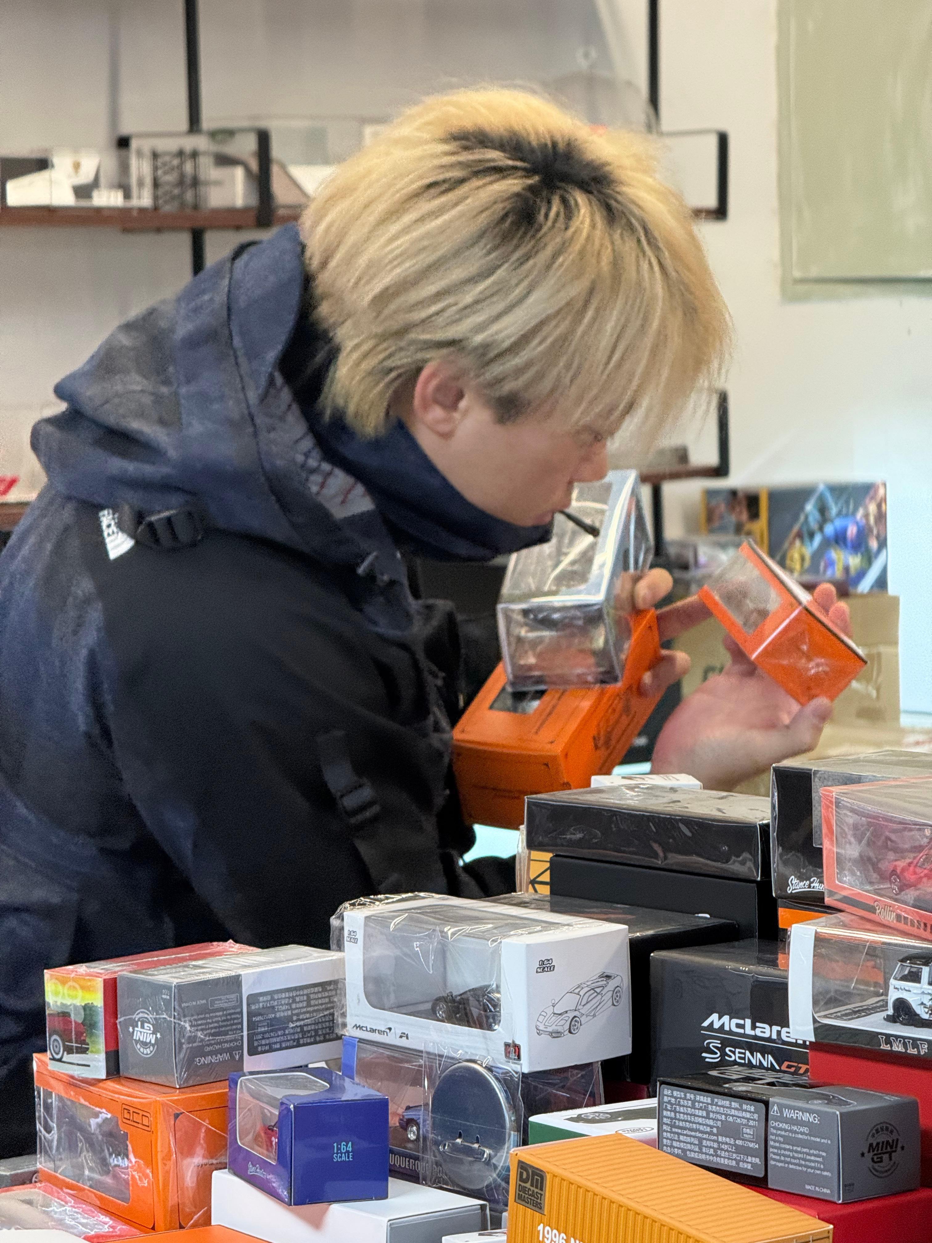 给挑生日礼物结果自己太喜欢也买了一辆！真车模比网上图片诱惑大太多了，车模店少去