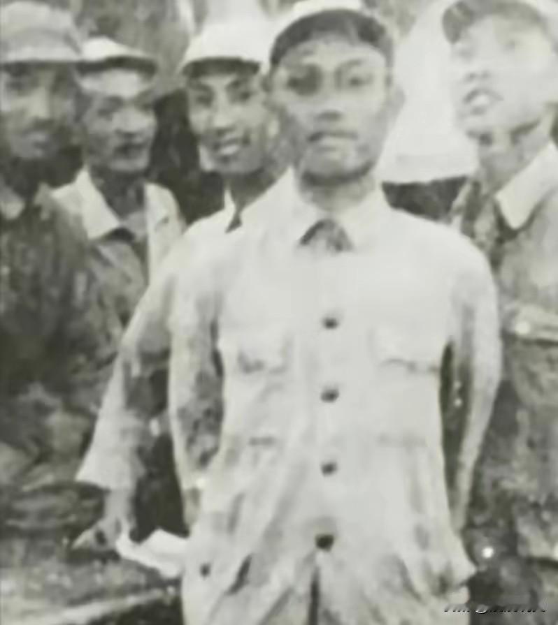 1949年10月，金门战役打响。陈利华当时是中国人民解放军第29军85师253团