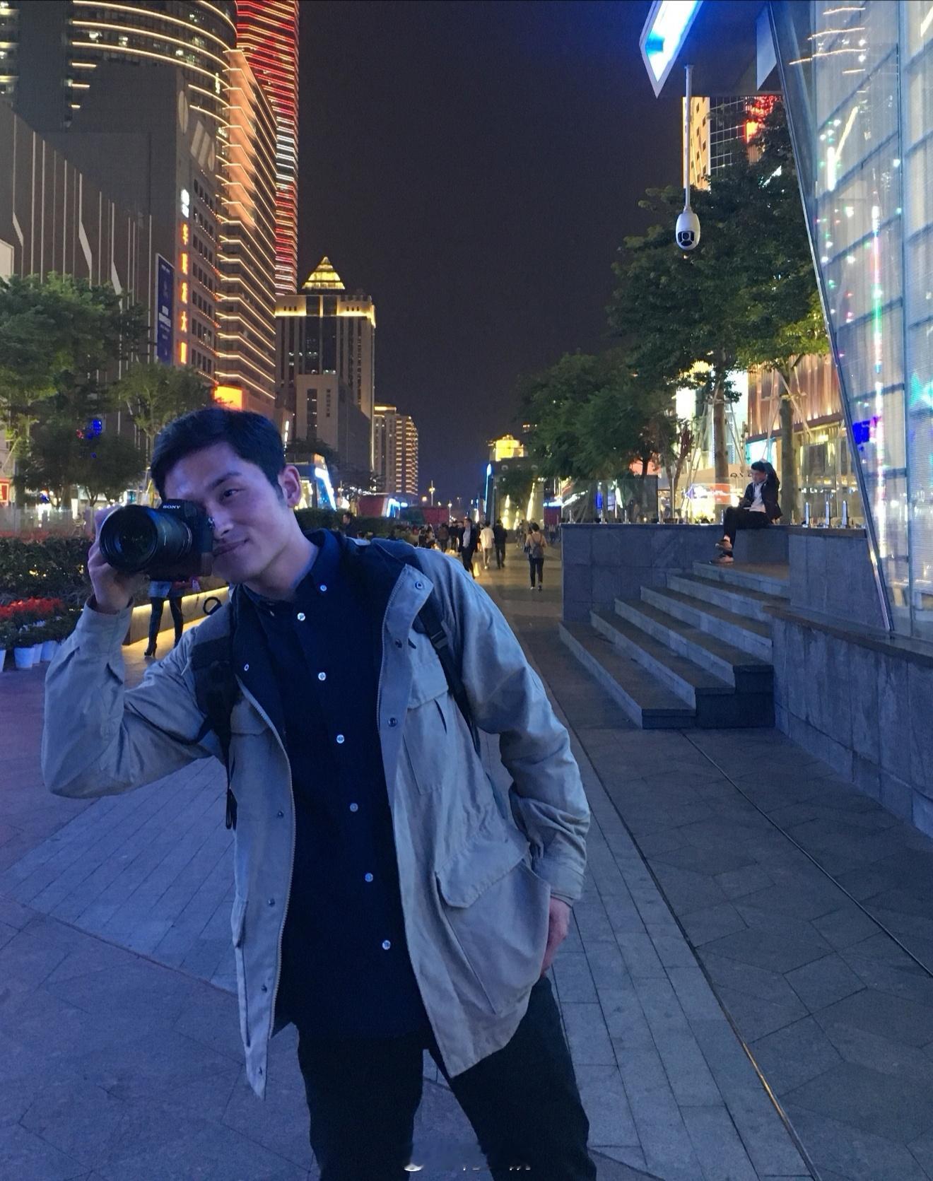 大多数烦恼无非：你不知道自己想要什么，你想要的太多有时候不报期待，反而更容易快乐