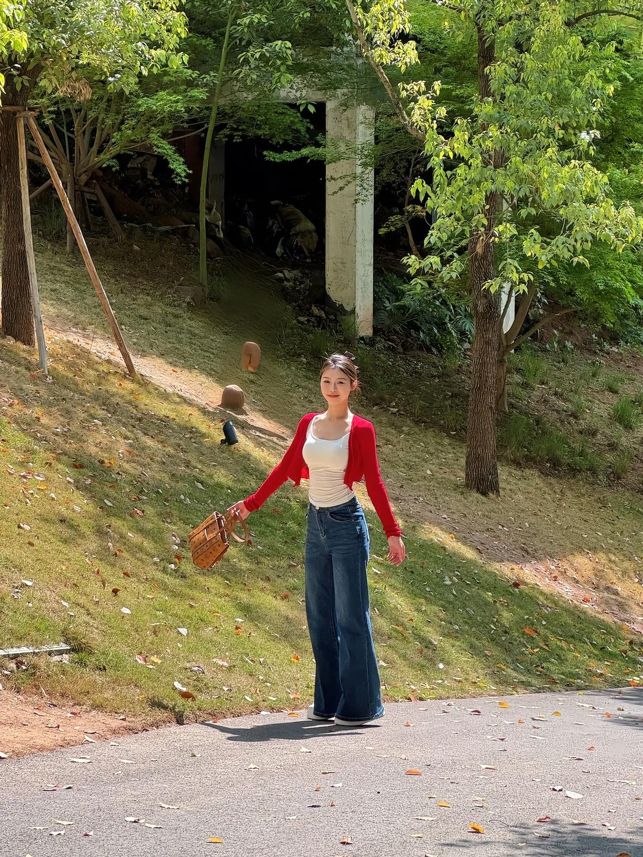 红袖添香处，秋意满怀时。