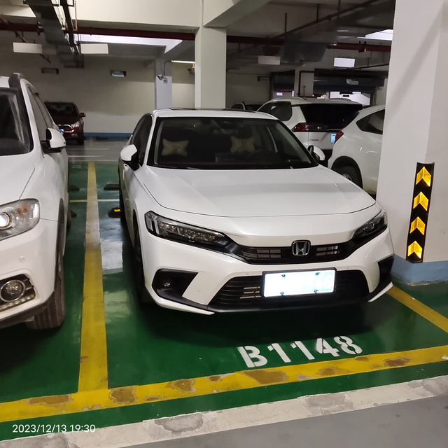 油箱那么小40升满了目前表显油耗6.6升/百公里。思域47升的油箱，警示灯亮起