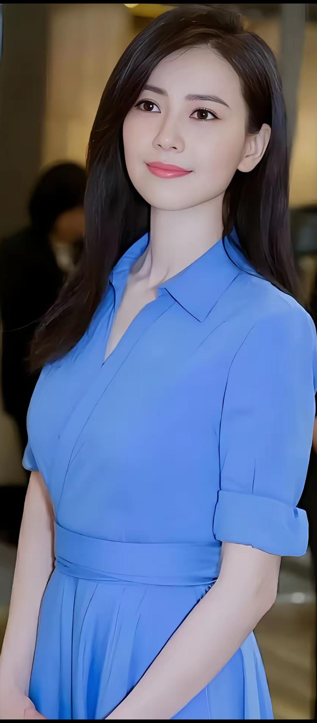 优雅蓝调，职场女神风范！💙✨