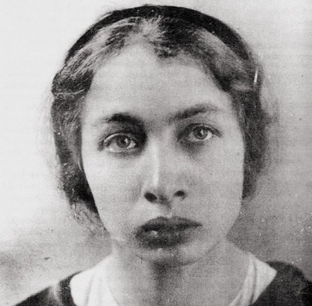 1918年，列宁遭遇刺杀，女刺客卡普兰对着他连开了三枪。很快杀手便被抓捕，而她的