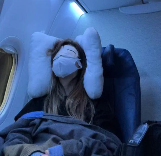 每次过安检，垃圾桶里堆满被扔掉的化妆品、充电宝……安检员悄悄说：其实一半都能带！