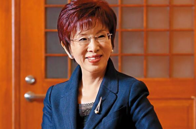 洪秀柱的文章虽然语气强硬，但句句在理。民进党现在已经不是执政党，而是“统治集