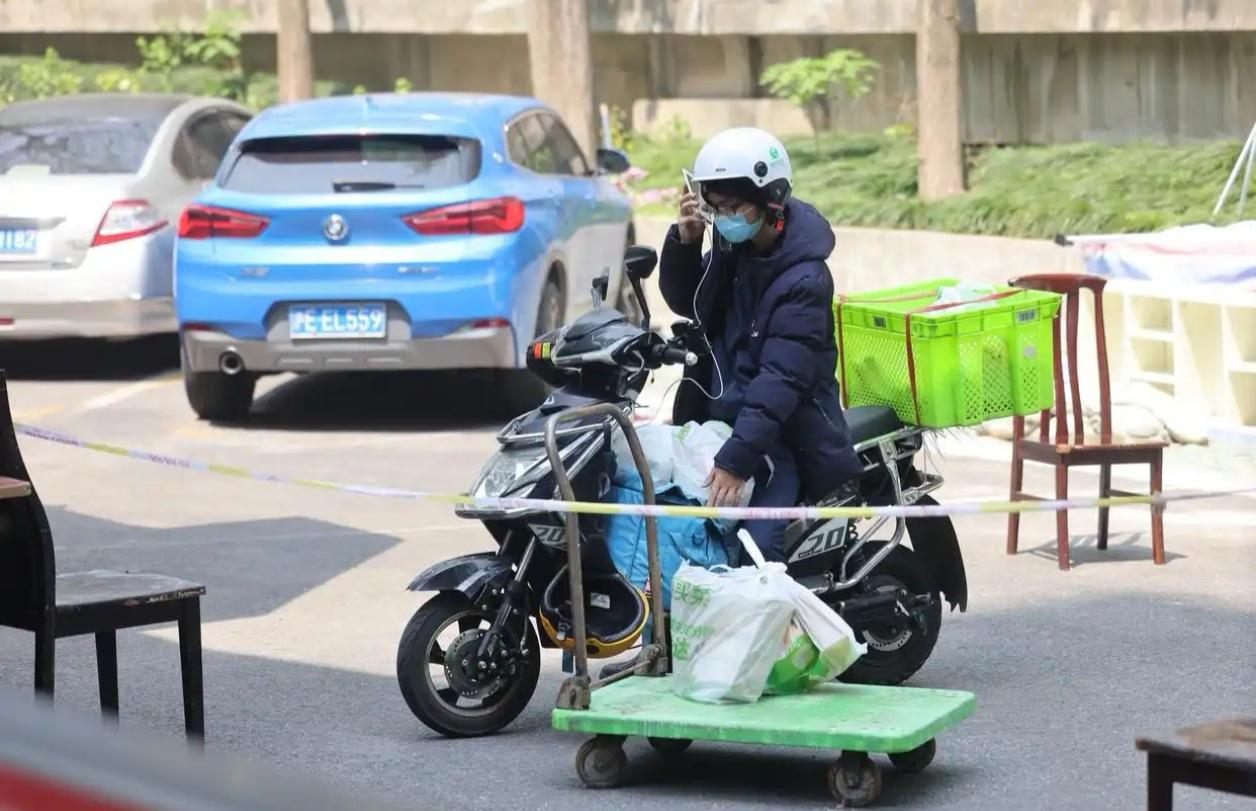 外卖大整顿！美团、京东、淘宝联手“捉鬼”，百万骑手上线“随手举报”功能线上看