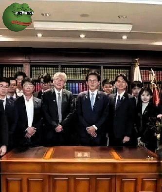 笑掉大牙！11月28日台湾民众党主席黄国昌以旅游的名义组团访问了日本，并提出希望