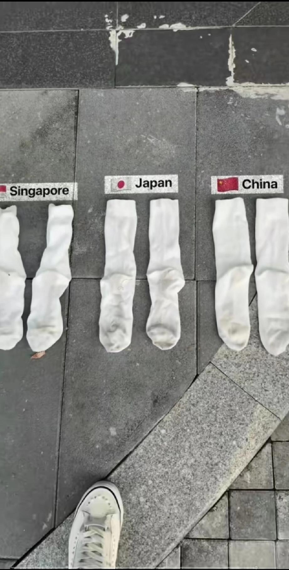 一位外国小哥用一个既奇葩又直观的实验证明了谁才是亚洲最干净的国家！只见他准备了