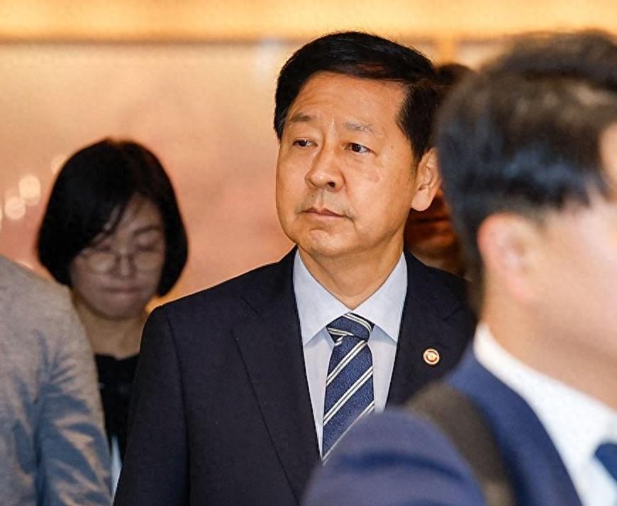 机场候机厅里被撤职，这个韩国副总理的G20之旅还没开始就结束了仁川国际机场
