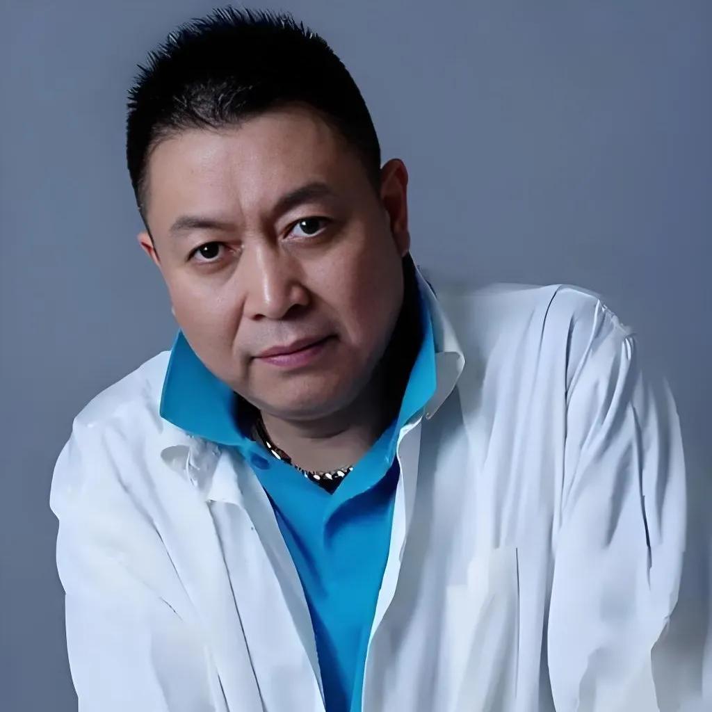 王为念说自己兄弟姐妹4个，父母都宠着他，兄妹们都怕他。王为念有一个姐姐和一个