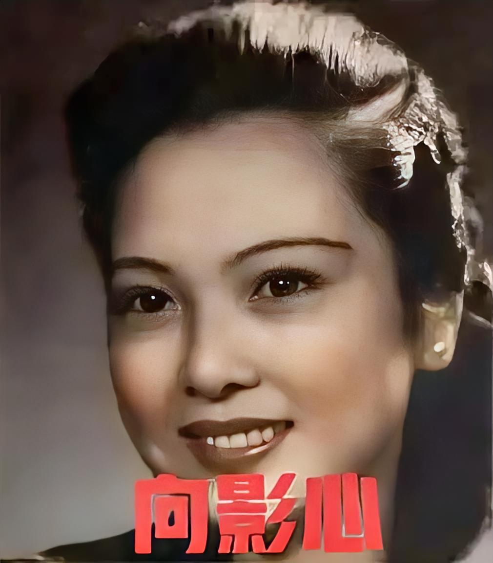 当年军统有个头号女特工，跟日本军官跳舞，对方竟伸手摸她旗袍开衩，她笑着就把沾了毒